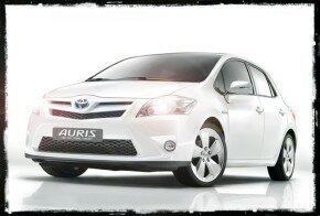 2013-Toyota-Auris-Hybrid
